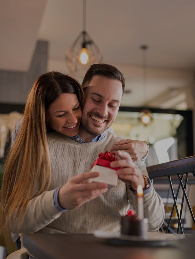How to Write the Perfect Birthday Card Message for Girlfriend